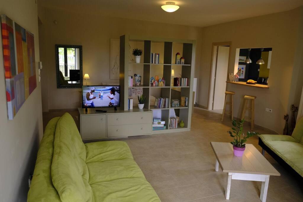 Apartment With Garden In Thessaloniki. Ngoại thất bức ảnh