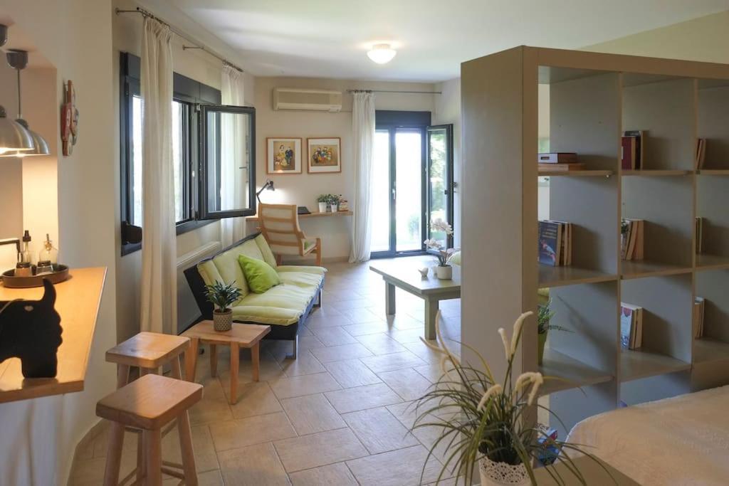 Apartment With Garden In Thessaloniki. Ngoại thất bức ảnh